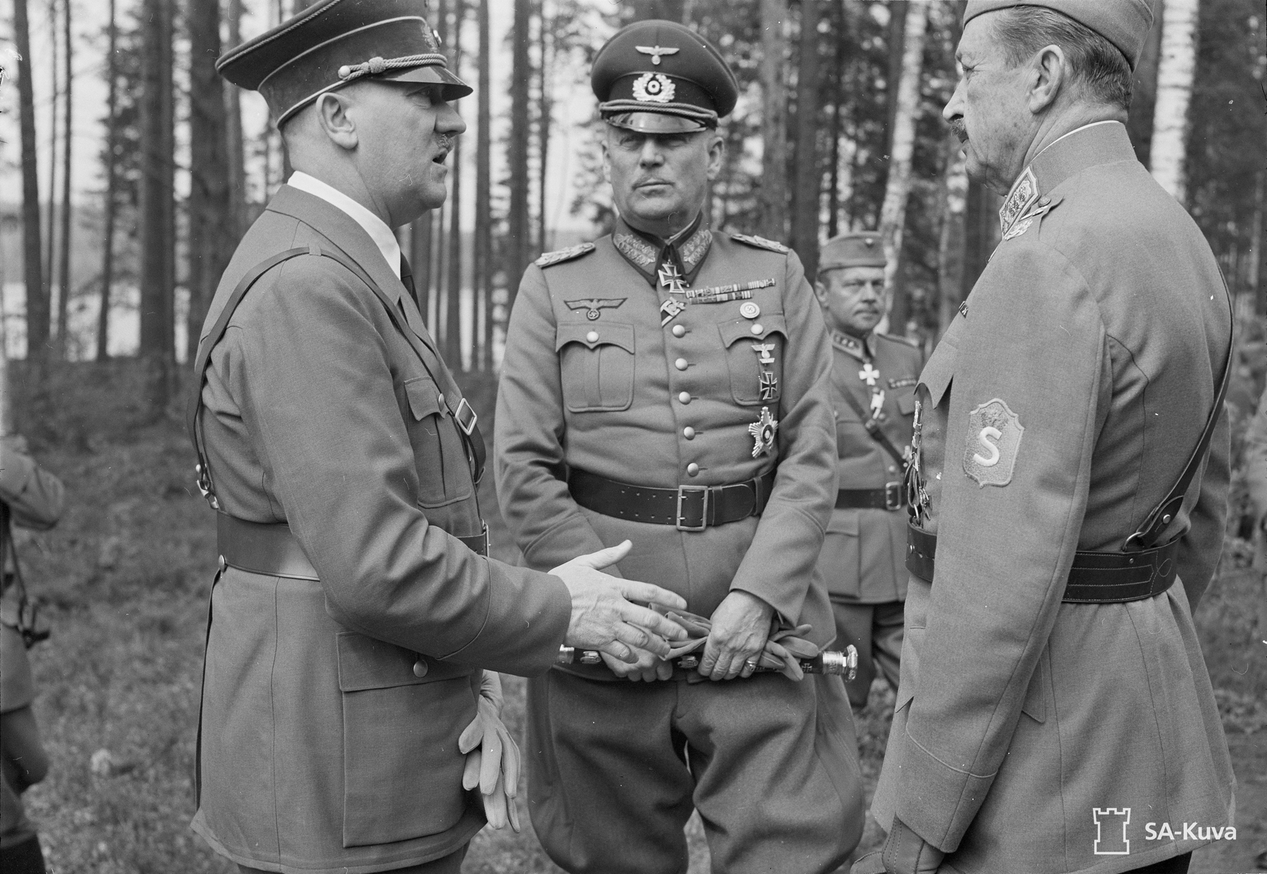 Hitler in conversation with Mannerheim in Finland